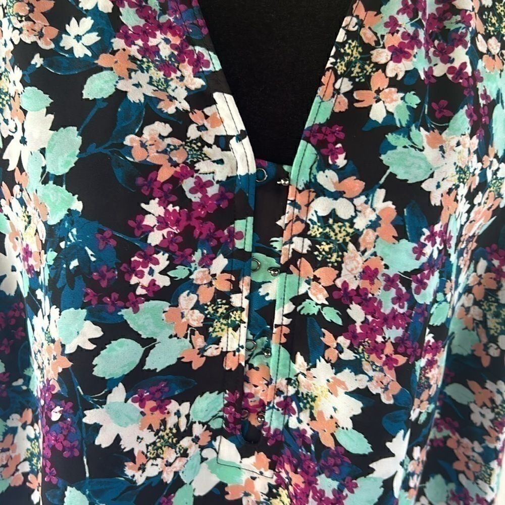 Maurice’s plus size 2 blouse sleeveless - Picture 2 of 8